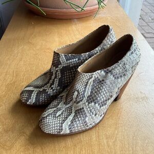 Dieppa Restrepo lady boots in genuine snake skin